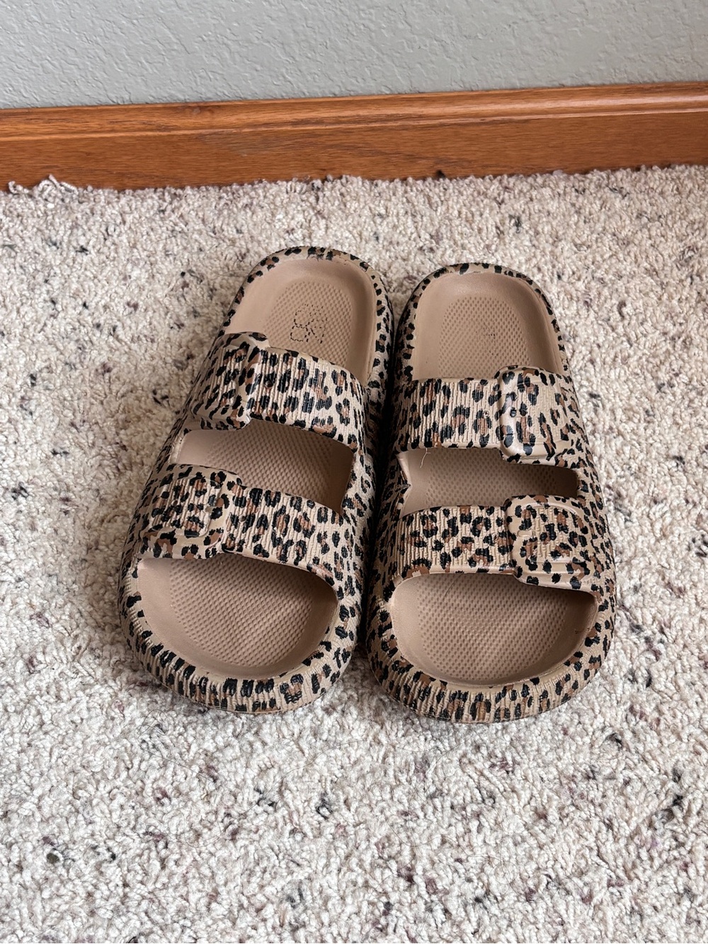 No Boundaries Leopard Print Comfort Slide Double Buckled Sandals women’s 8